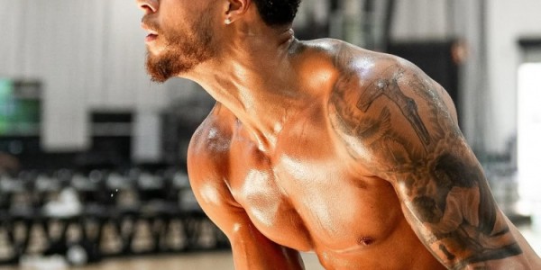 星空娱乐-小波特社交媒体展示训练成果 肌肉线条凸显专业实力