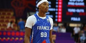 活力十足！库利巴利11中5砍全队最高12分7板外加1断2帽 正负值+14