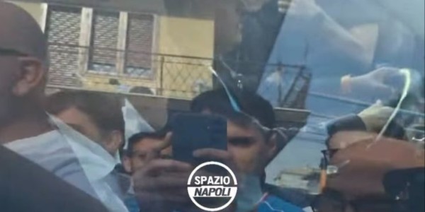 认错人了！意媒：那不勒斯vs卡利亚里主裁拉佩纳遭到球迷围堵