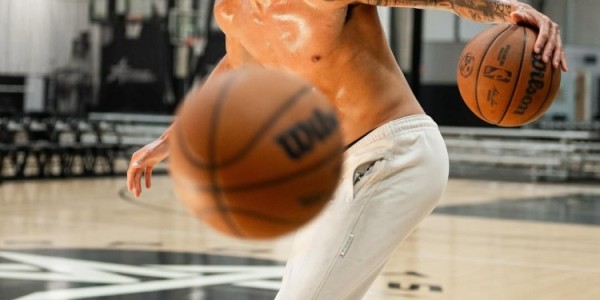 星空娱乐-小波特社交媒体展示训练成果 肌肉线条凸显专业实力