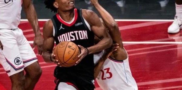 星空娱乐-火箭阵容太豪华！3巨头+6位核心轮换+5位候补轮换，为季后赛而生