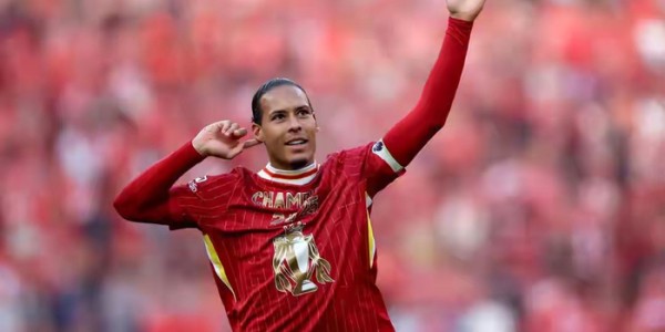 34岁铁人范戴克，英超第一中卫之争竟被他“踢”成连续剧？|约翰·特里|格拉文贝尔奇|利物浦|C罗|特里_新浪体育_新浪新闻