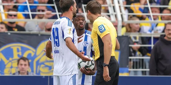 Xingkong-零容忍，沙尔克04就阿德杰伊遭种族歧视一事向德国警方报案